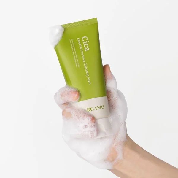 Пінка для вмивання на основі екстракту центели Bergamo Intensive Cica Cleanser Foam 120ml pe-92842 фото