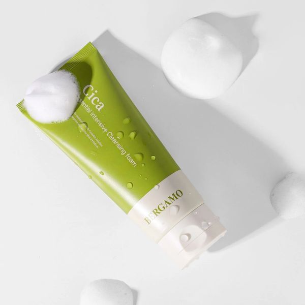 Пінка для вмивання на основі екстракту центели Bergamo Intensive Cica Cleanser Foam 120ml pe-92842 фото